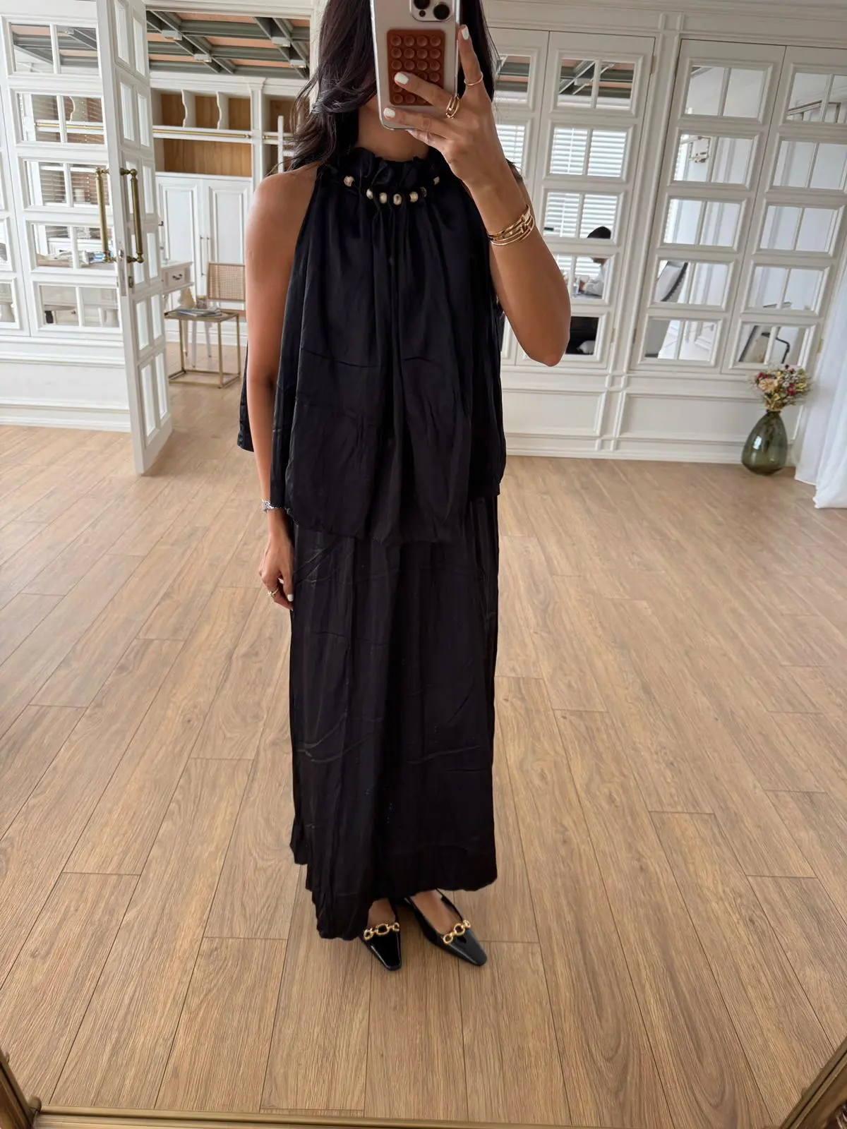 Alinda Boyun Boncuk Detaylı Elbise