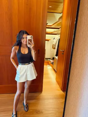 Trixie Ekru Düğmeli Pensli Mini Şort