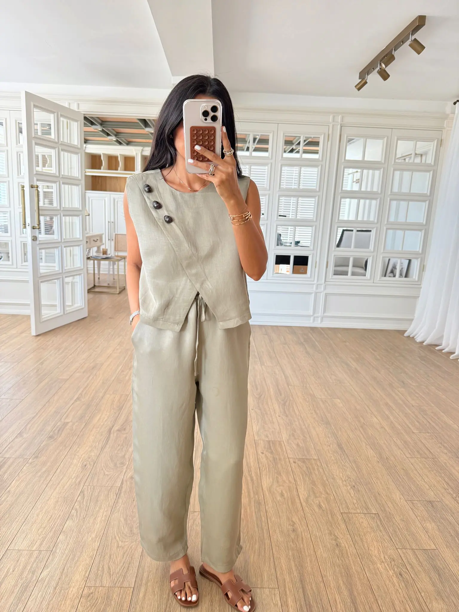 Parlak Çapraz Düğme Detaylı Asimetrik Bluz-Pantolon Takım