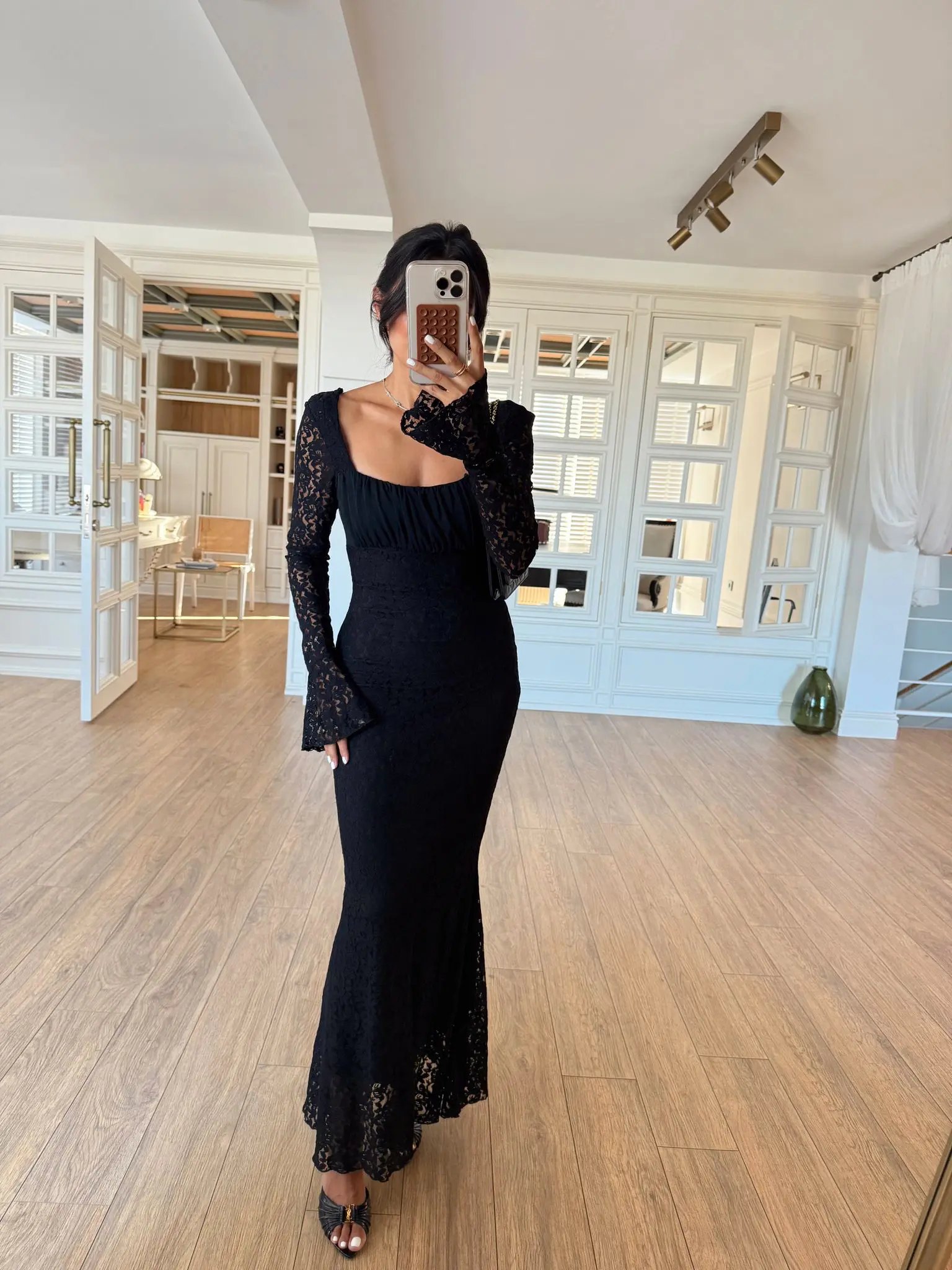 Helen Göğüs Tül Detaylı Dantel Elbise