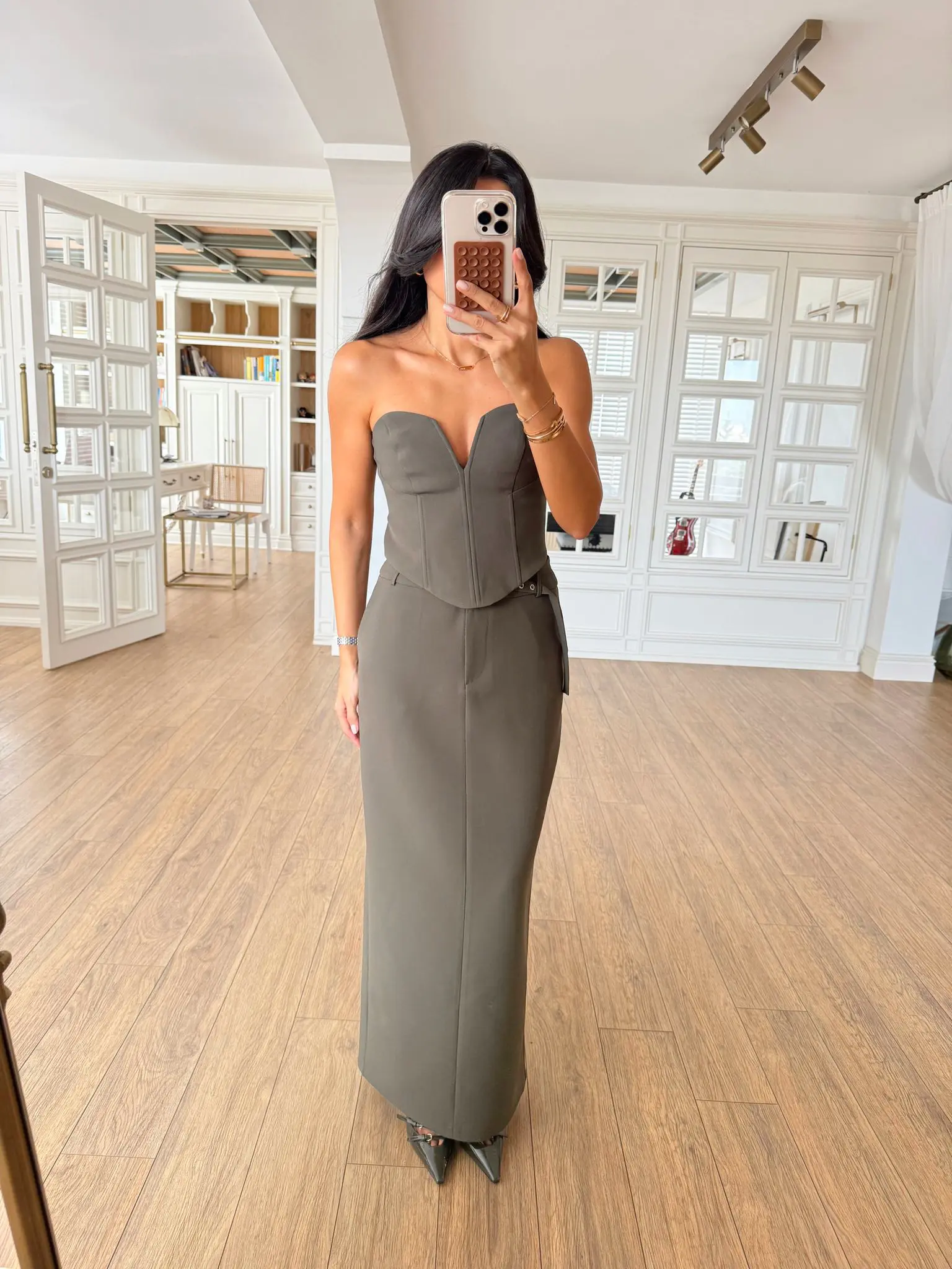 Ostavia Arka Yırtmaçlı Etek-Büstiyer Takım