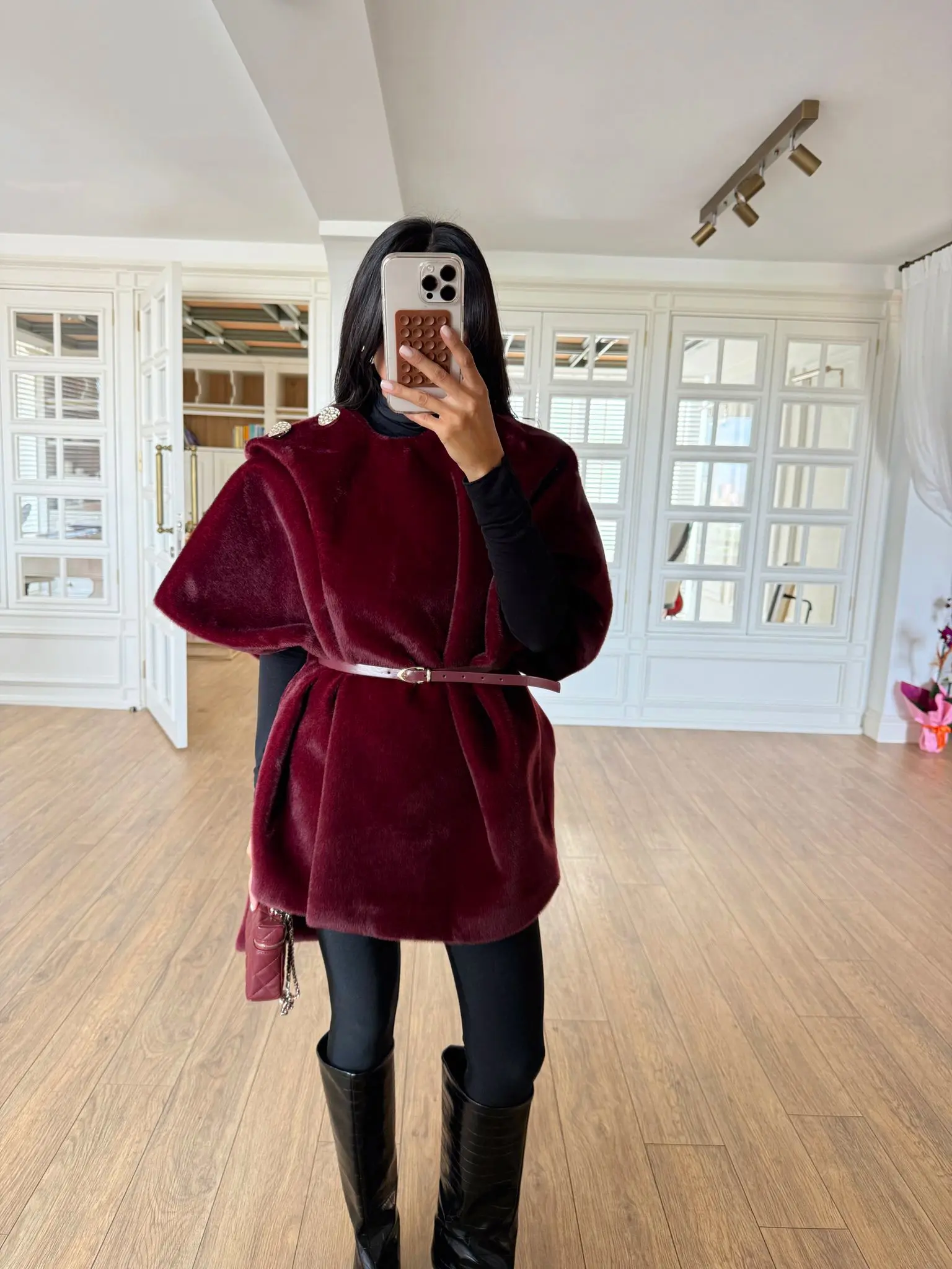 Riyanna Boyun Şallı Gold Düğmeli Kürk Yelek - Bordo, Standart