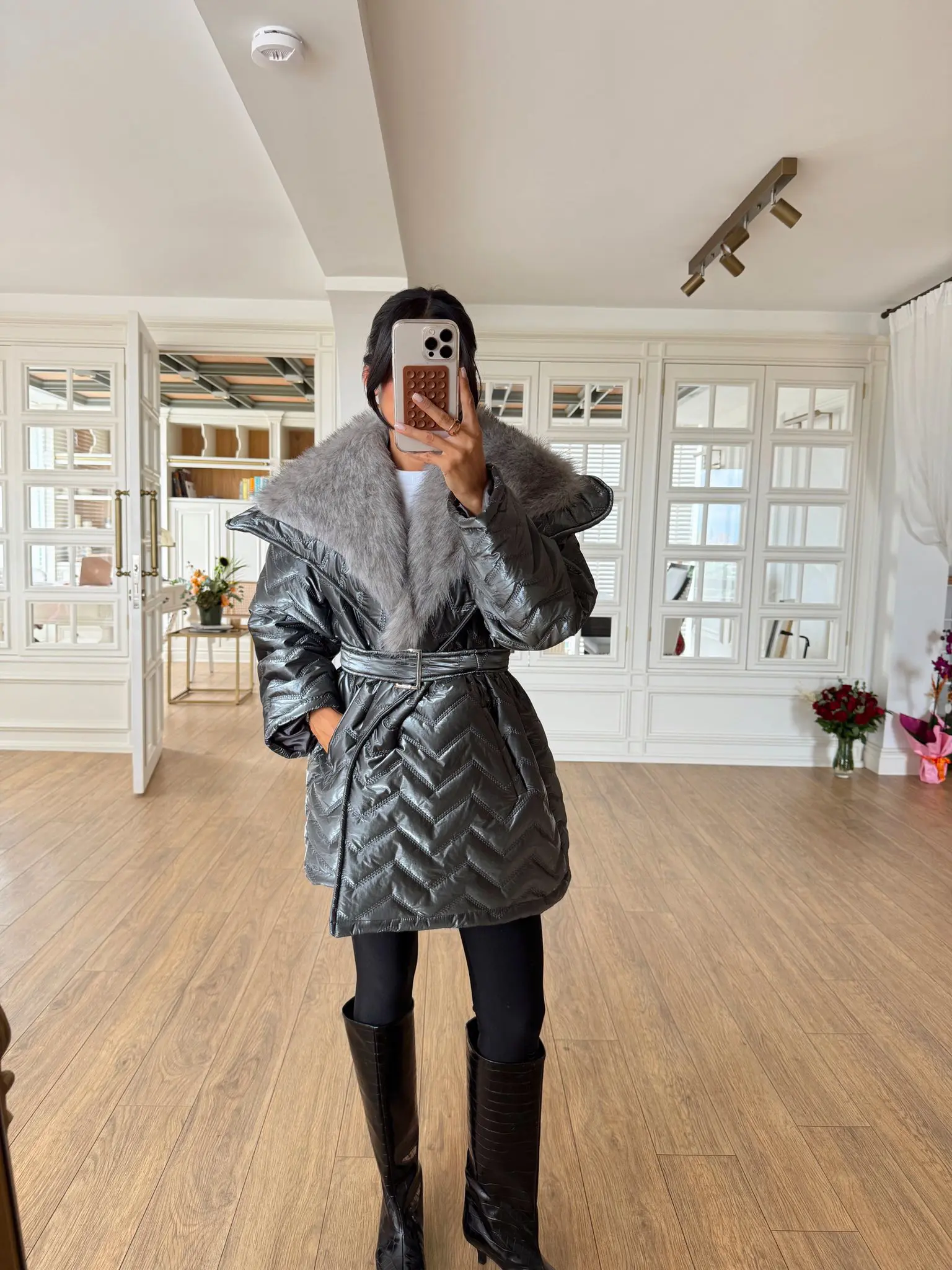 Kemerli Yaka Kürk Detaylı Kapitone Mont - Gri, 36-38