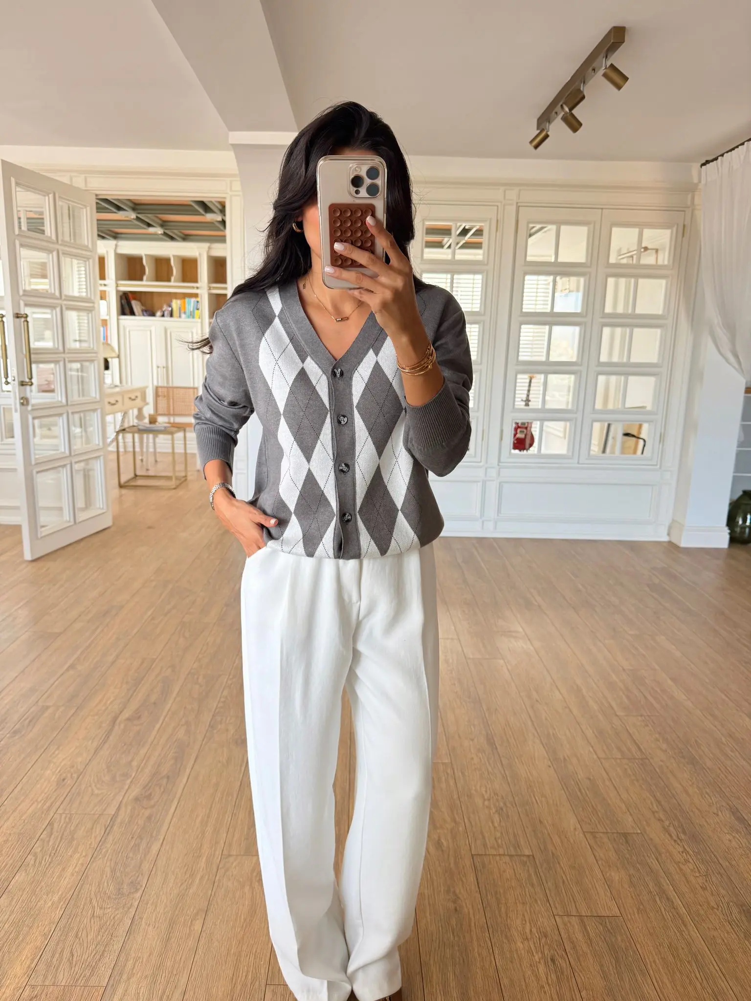 V Yaka Düğmeli Baklava Desenli Hırka