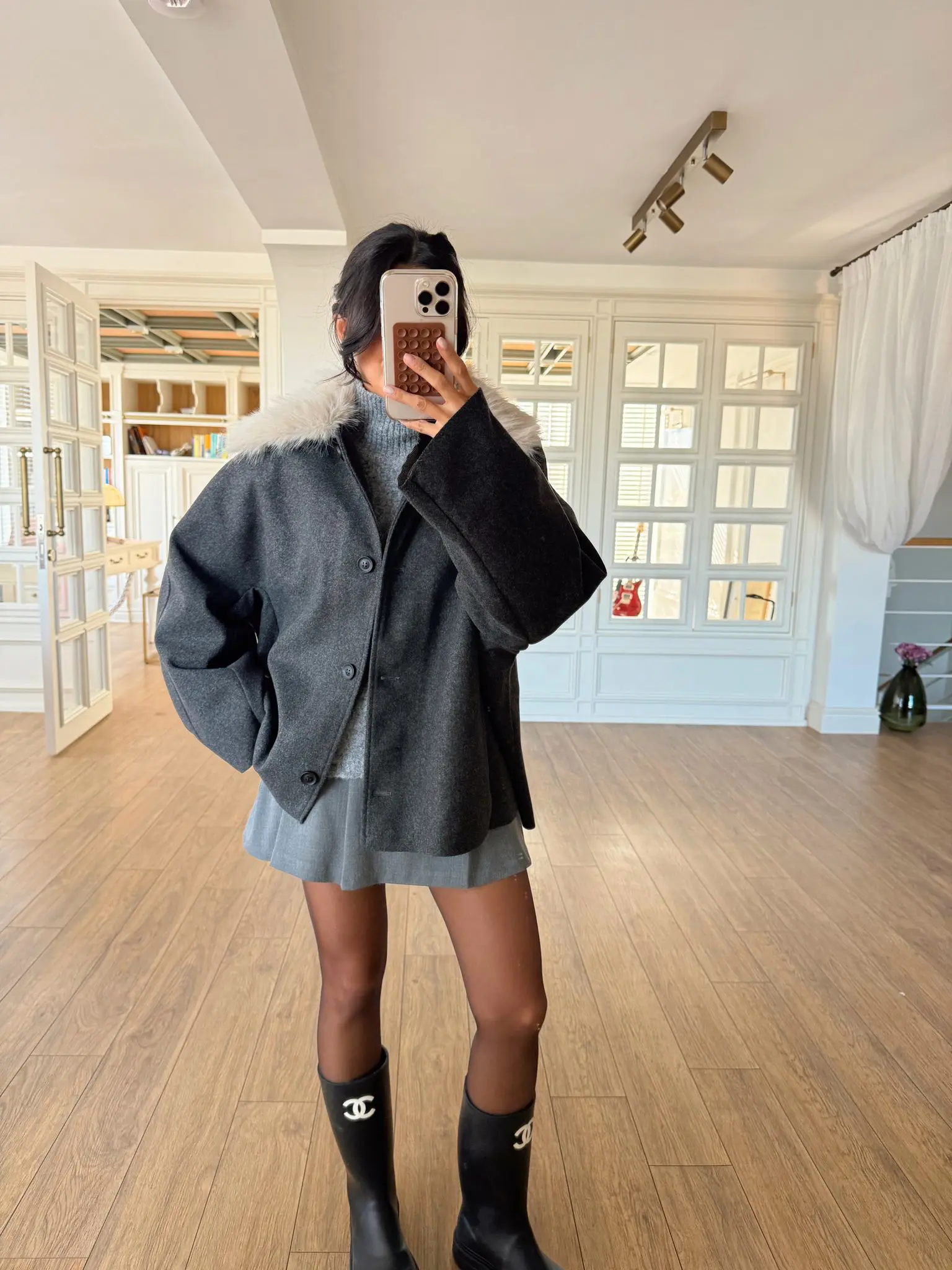 Galo Yakası Kürklü Bel Kesik Detaylı Ceket - Füme, Standart