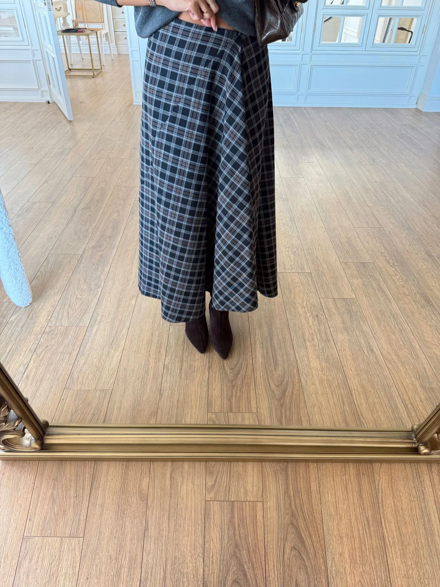 İnce Pile Detaylı Ekoseli Midi Boy Etek