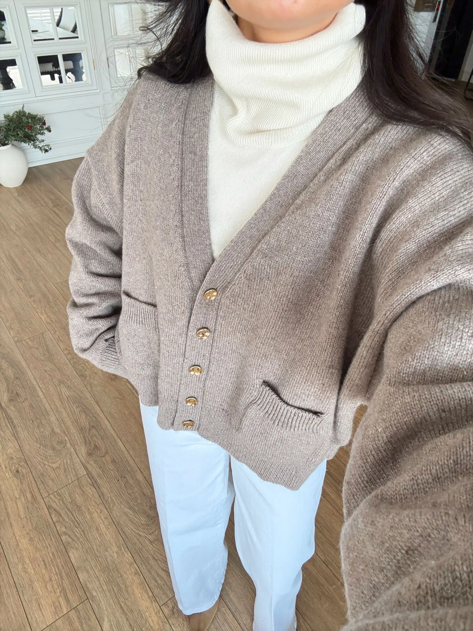 Jessica V Yaka Düğmeli Cepli Triko Hırka - Vizon, Standart