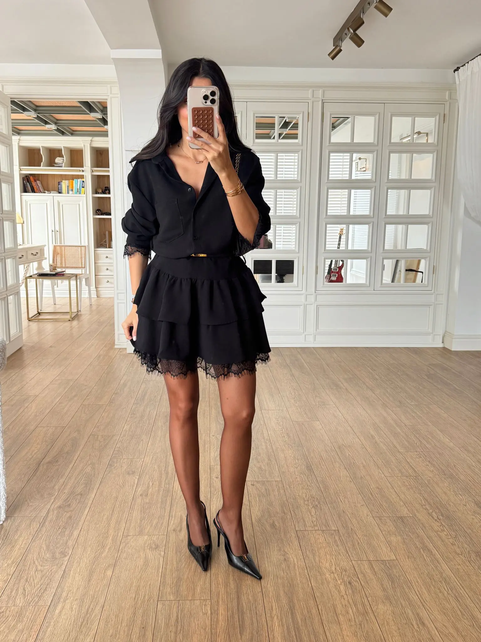 Toka Kuşaklı Dantel Detaylı Eteği Volanlı Elbise