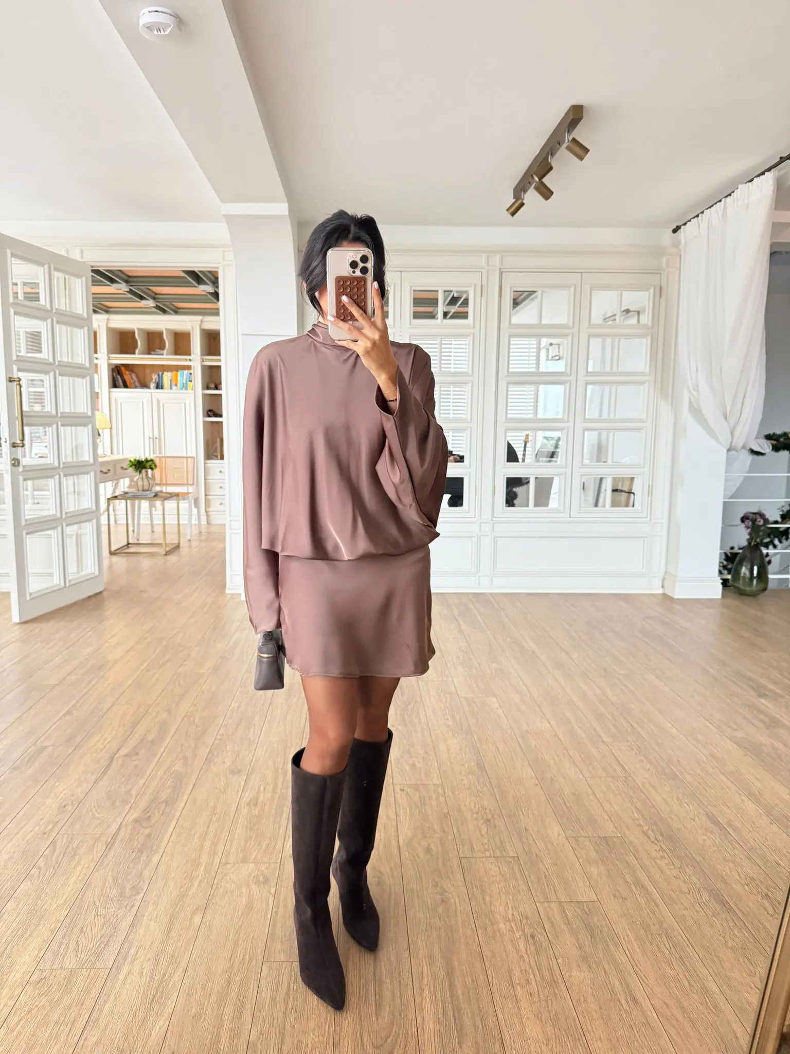 Satten Kendinden Fularlı Yarasa Kol Midi Boy Saten Elbise