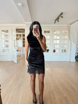 Astral Siyah Drapeli Sıfır Kollu Etek Ucu Dantelli Kadife Elbise