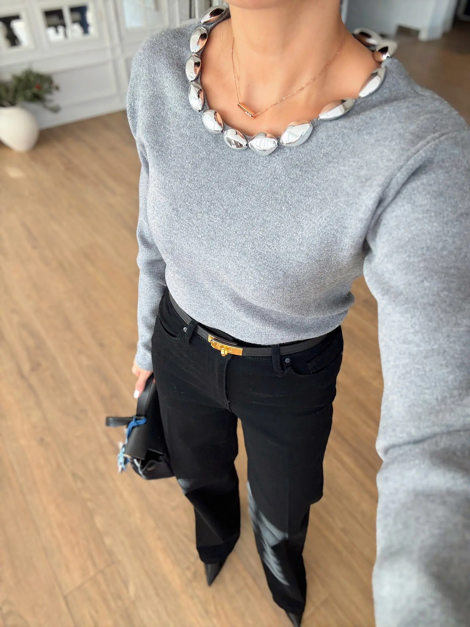 Yakası Boncuk Taş Detaylı Triko - Gri, Standart