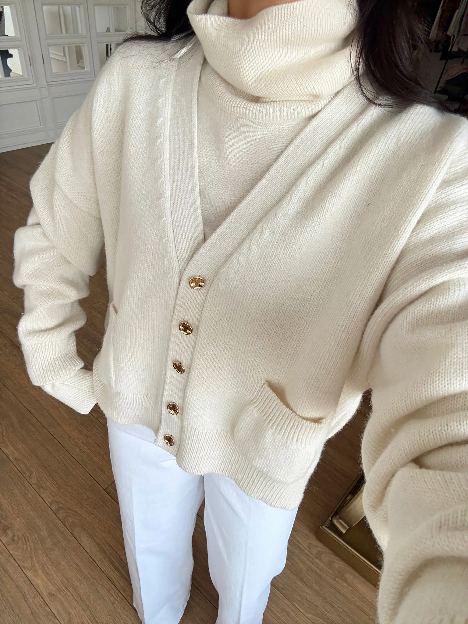 Jessica V Yaka Düğmeli Cepli Triko Hırka - Ekru, Standart