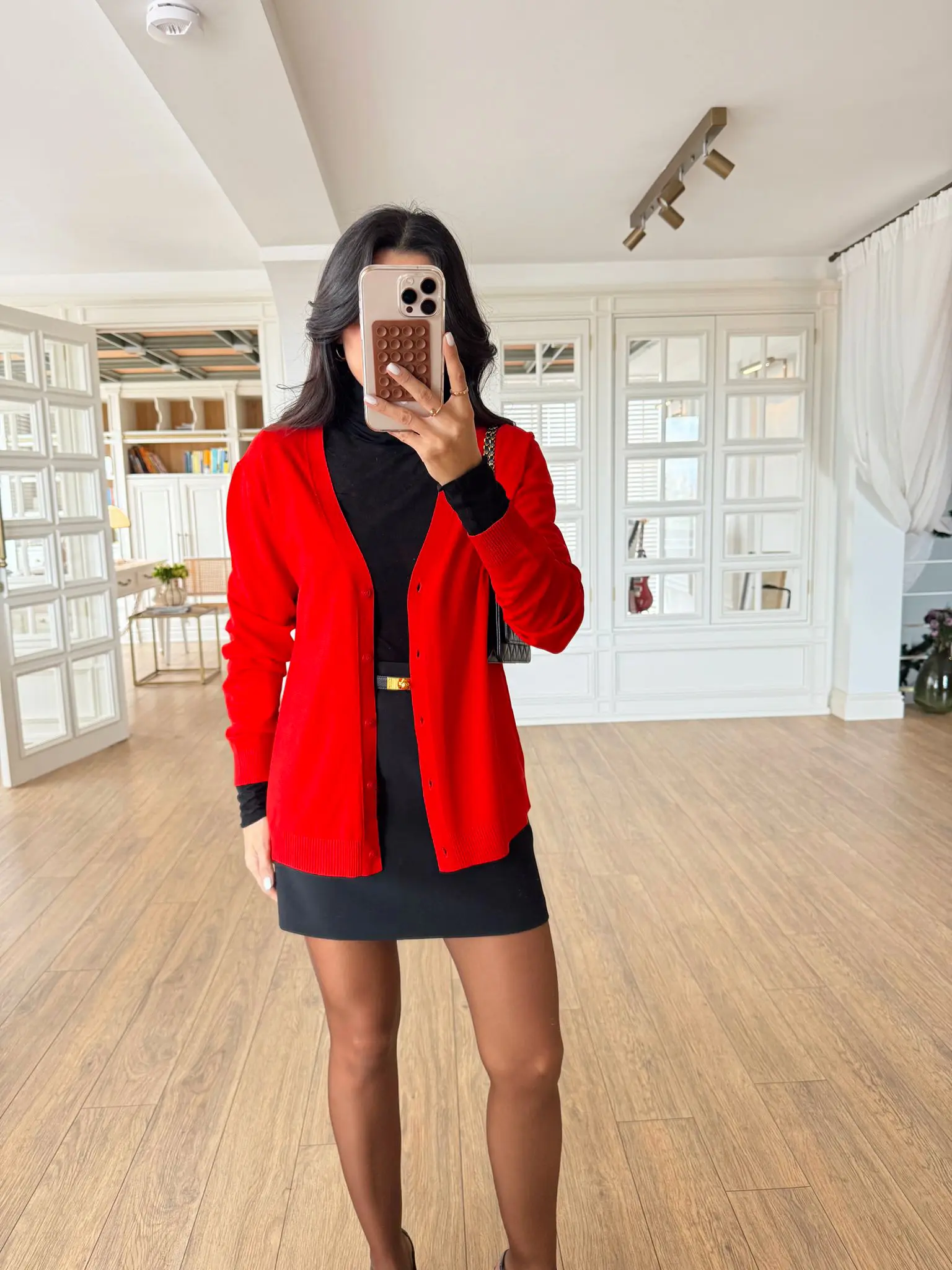 V Yaka Düğmeli Hırka