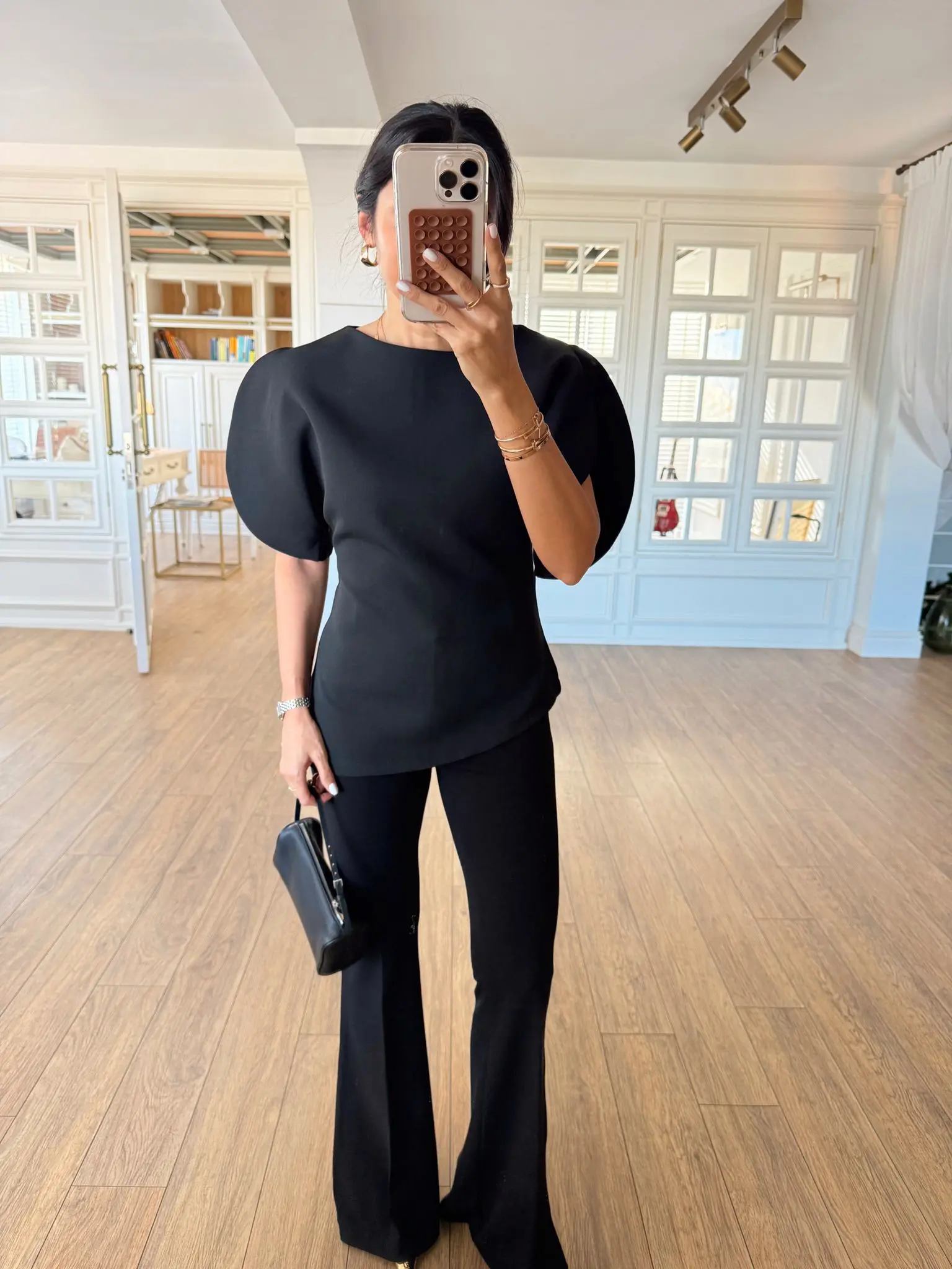 Oval Kol Kesim Detaylı Asimetrik Bluz