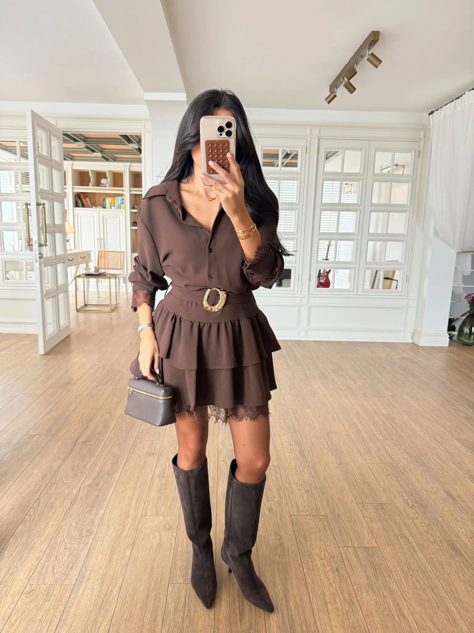 Toka Kuşaklı Dantel Detaylı Eteği Volanlı Elbise