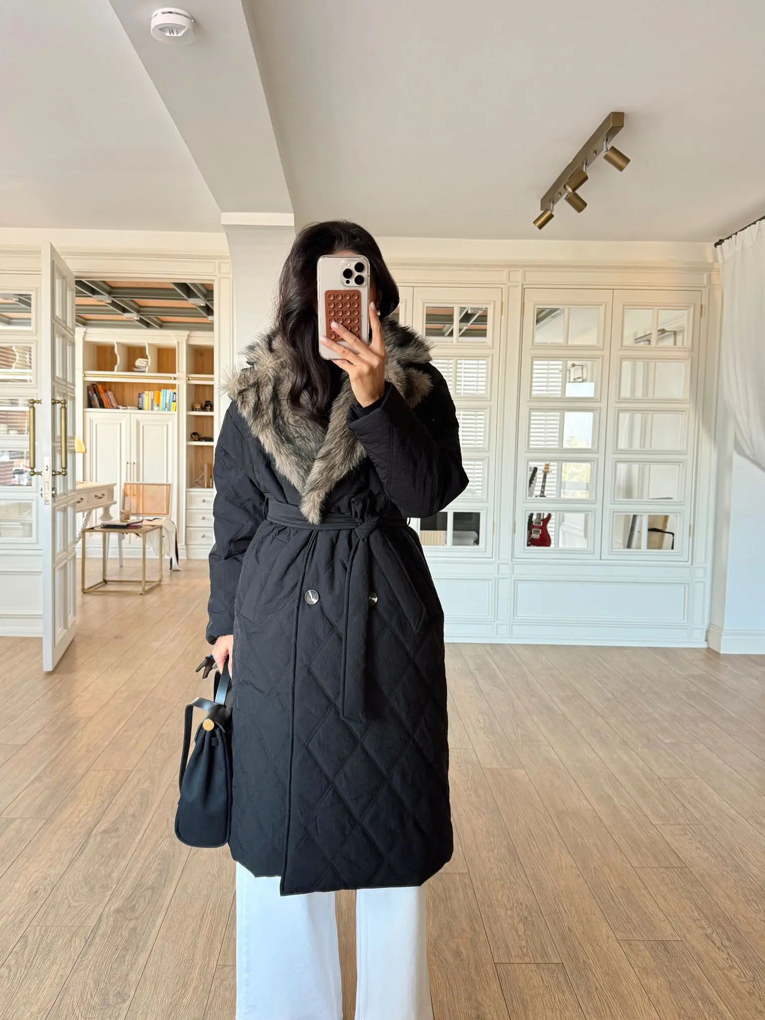 Killy Yakası Kürk Detaylı Kuşaklı Uzun Kapitone Mont