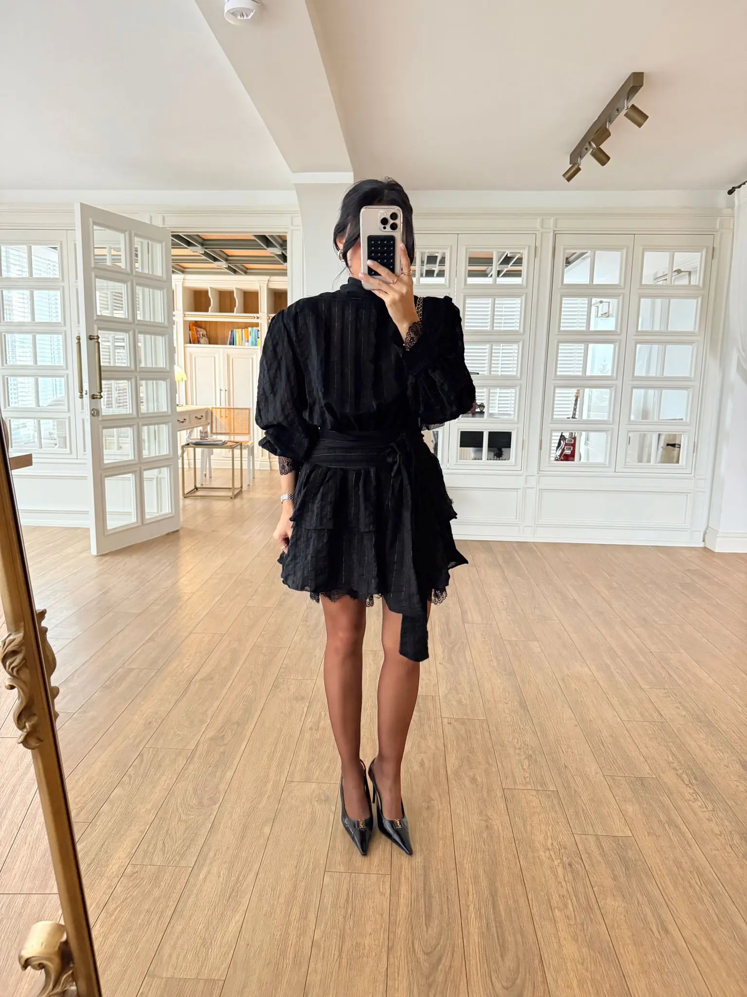 Patrica Eteği Katlı Dantel Detaylı Elbise