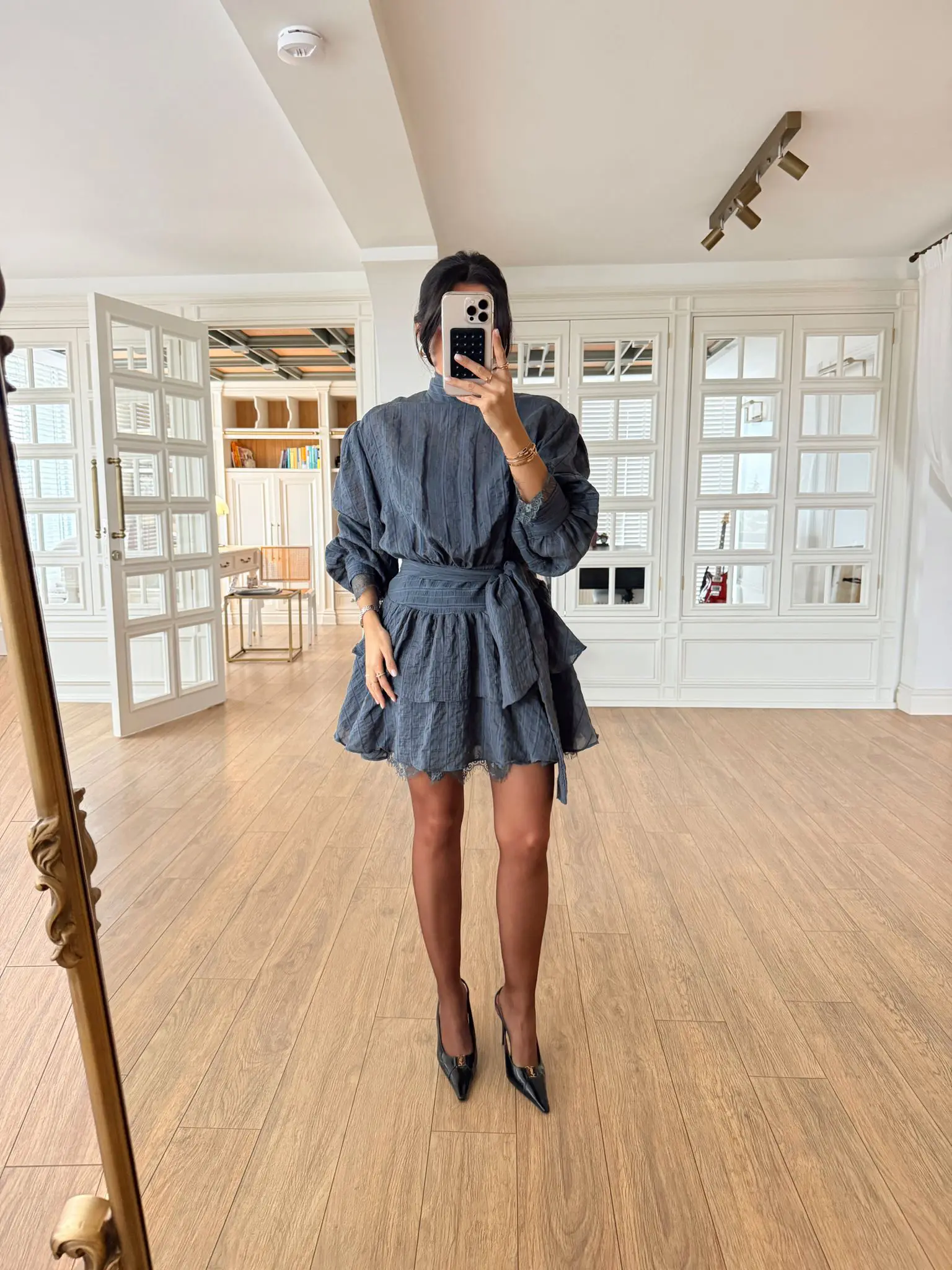 Patrica Eteği Katlı Dantel Detaylı Elbise