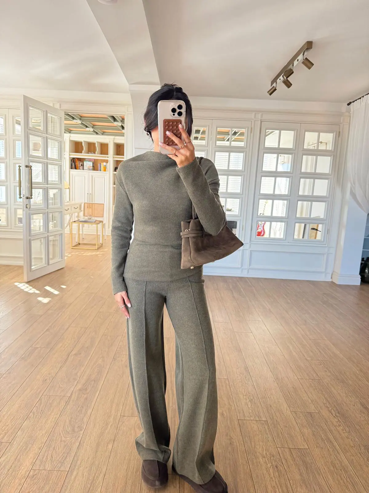 Sunny Kary Asimetrik Kesim Bluz Önden Dikişli Pantolon Fitilli Takım