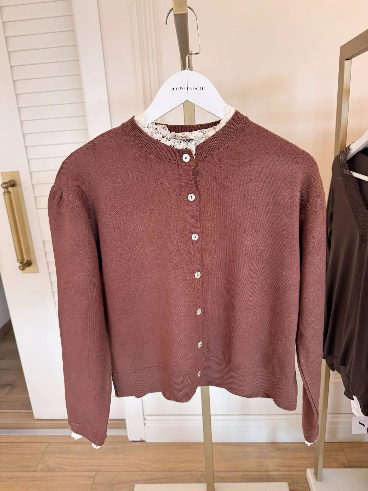 Ekinoks Yakası Ve Kolları Dantelli Hırka - Kahve, Standart