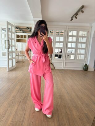 Pembe Kuşaklı Yelekli Takım