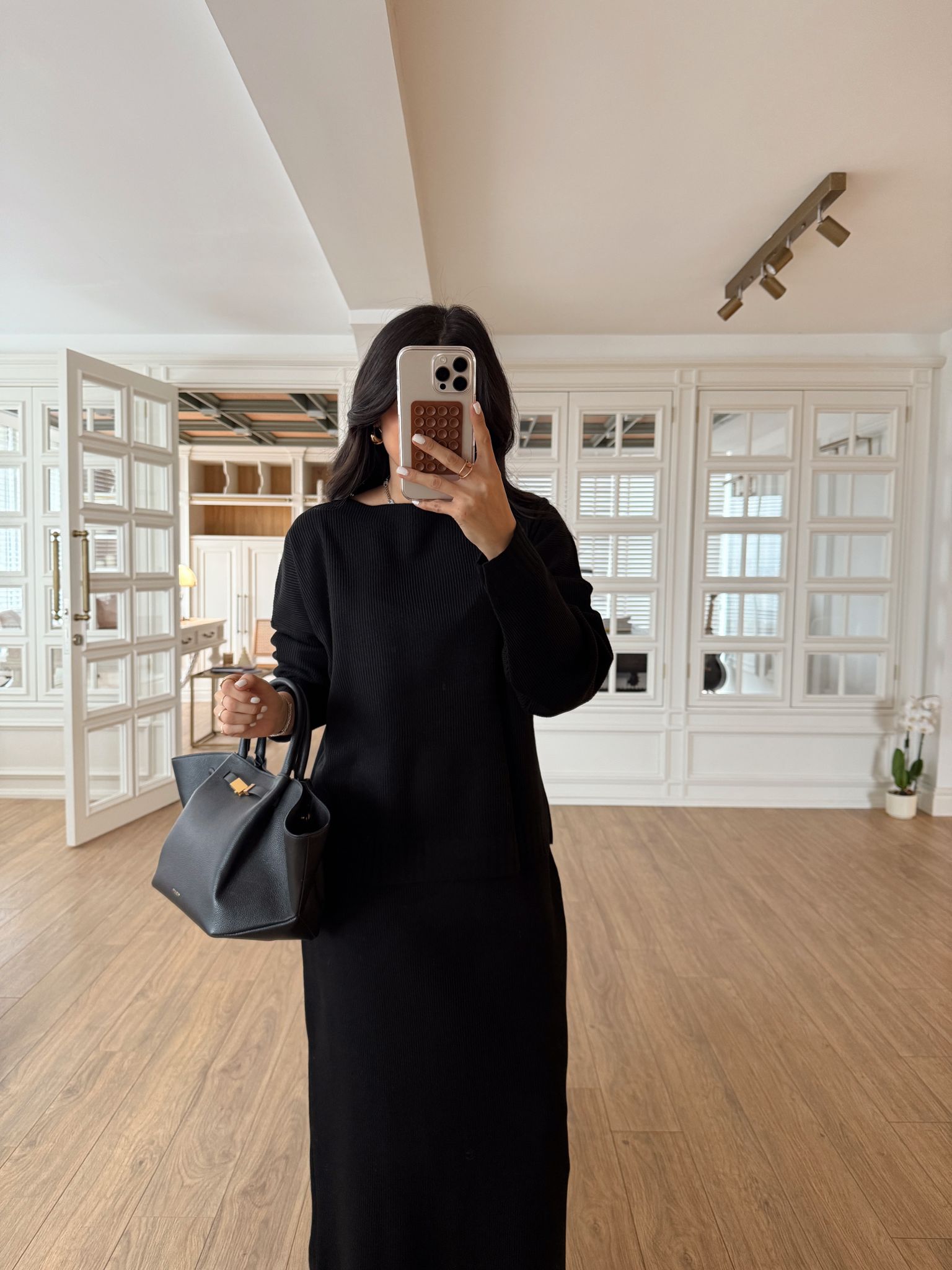 Milena Eteği Yırtmaçlı Kayık Yaka Triko Takım - Siyah, Standart
