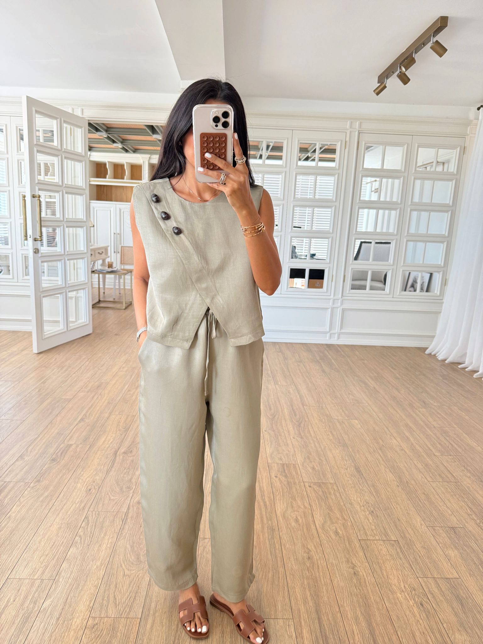 Parlak Çapraz Düğme Detaylı Asimetrik Bluz-Pantolon Takım
