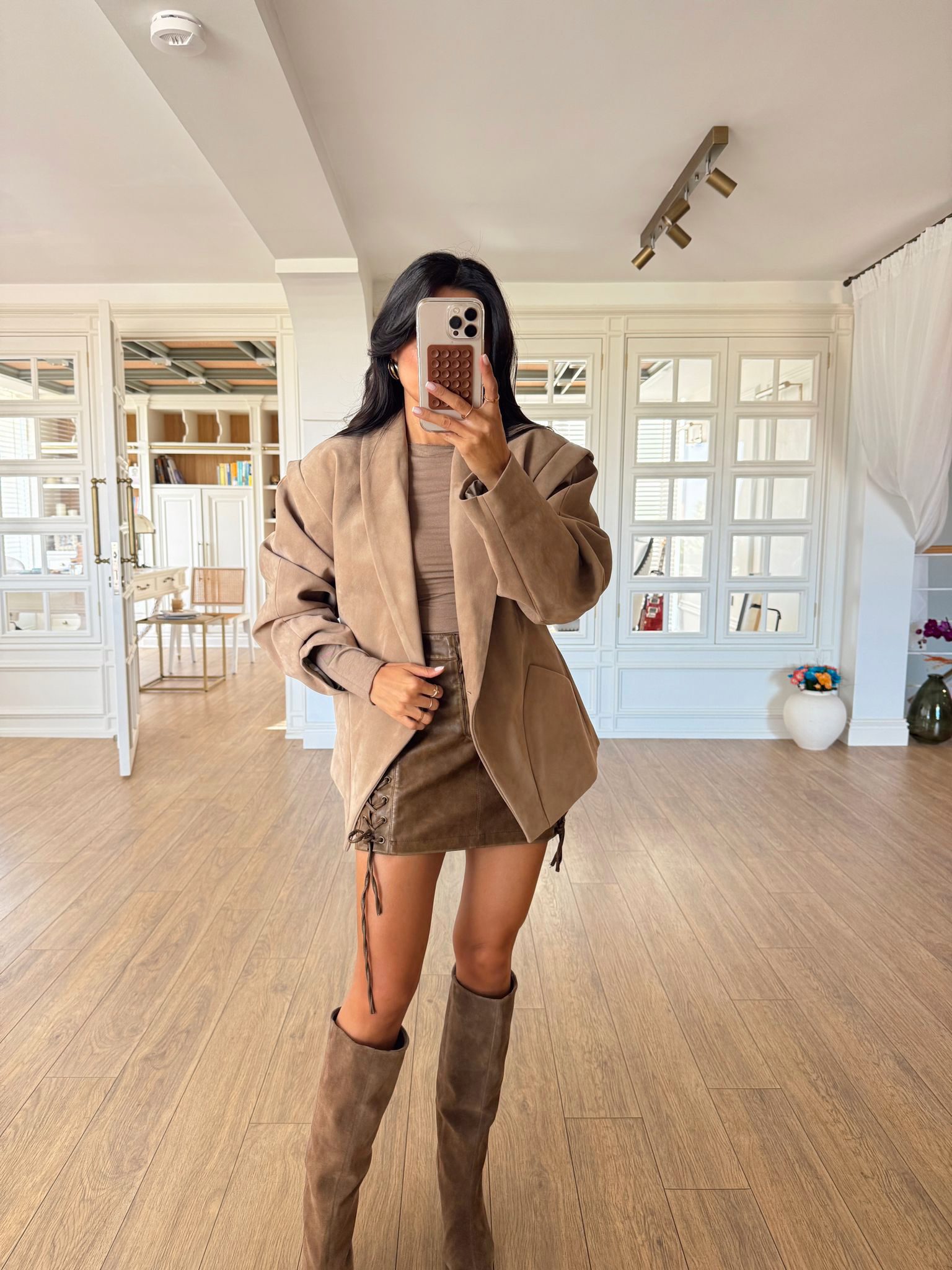 Niloya Özel Seri Omuz Detaylı Süet Blazer Ceket