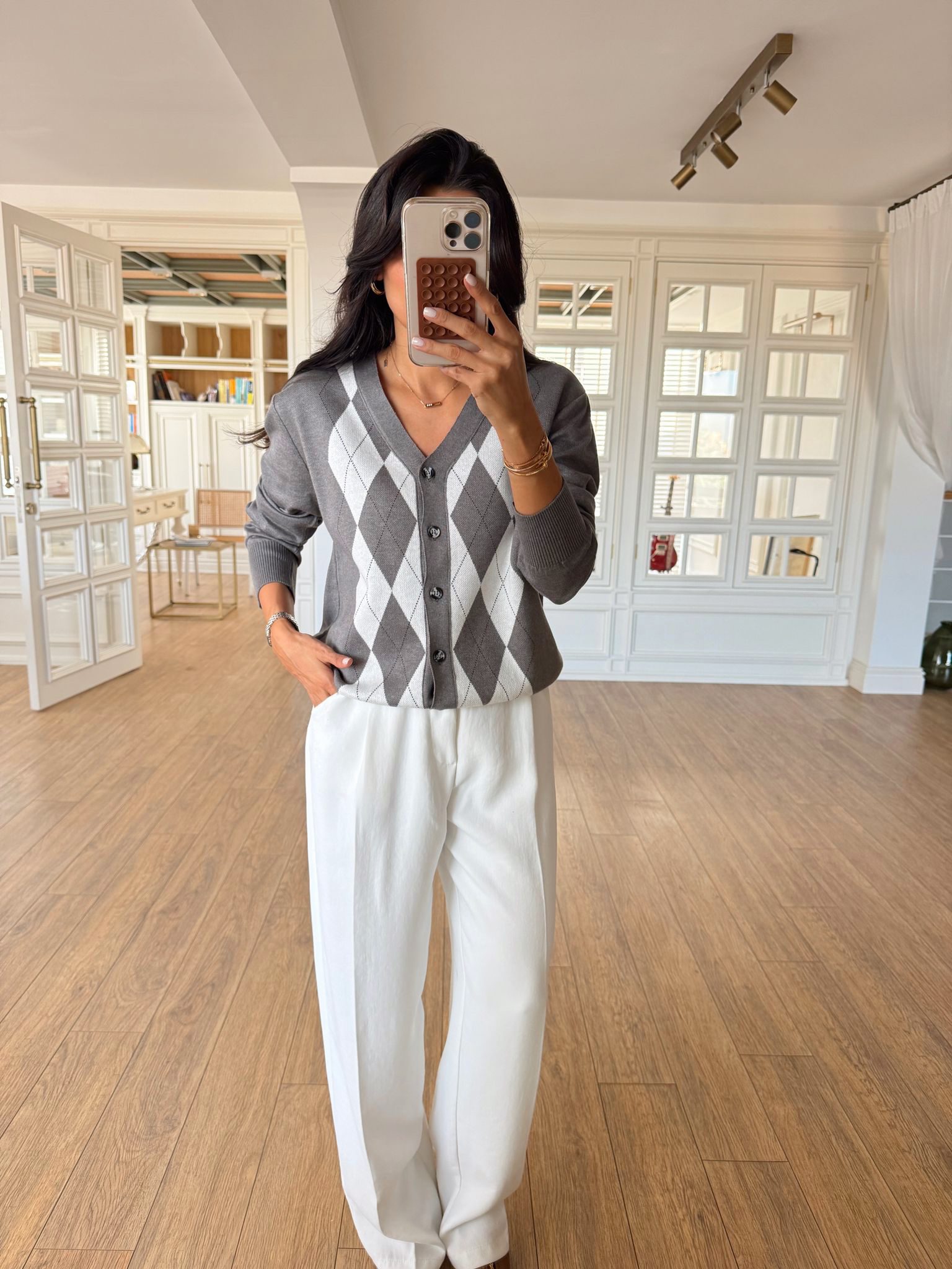 V Yaka Düğmeli Baklava Desenli Hırka