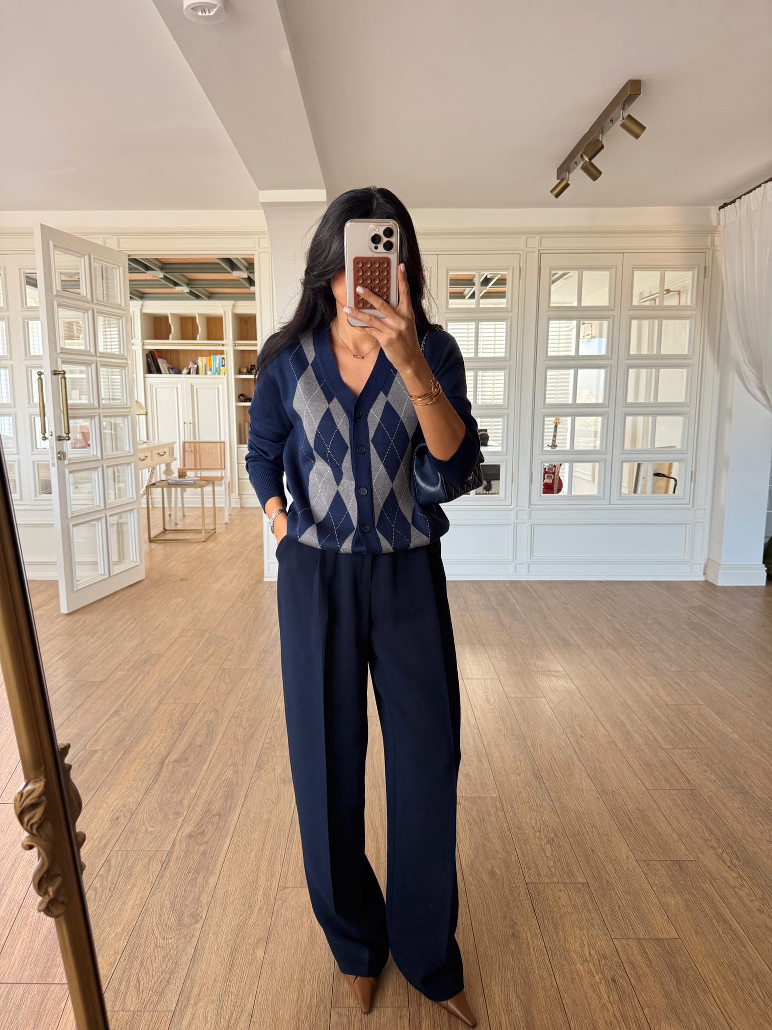 V Yaka Düğmeli Baklava Desenli Hırka