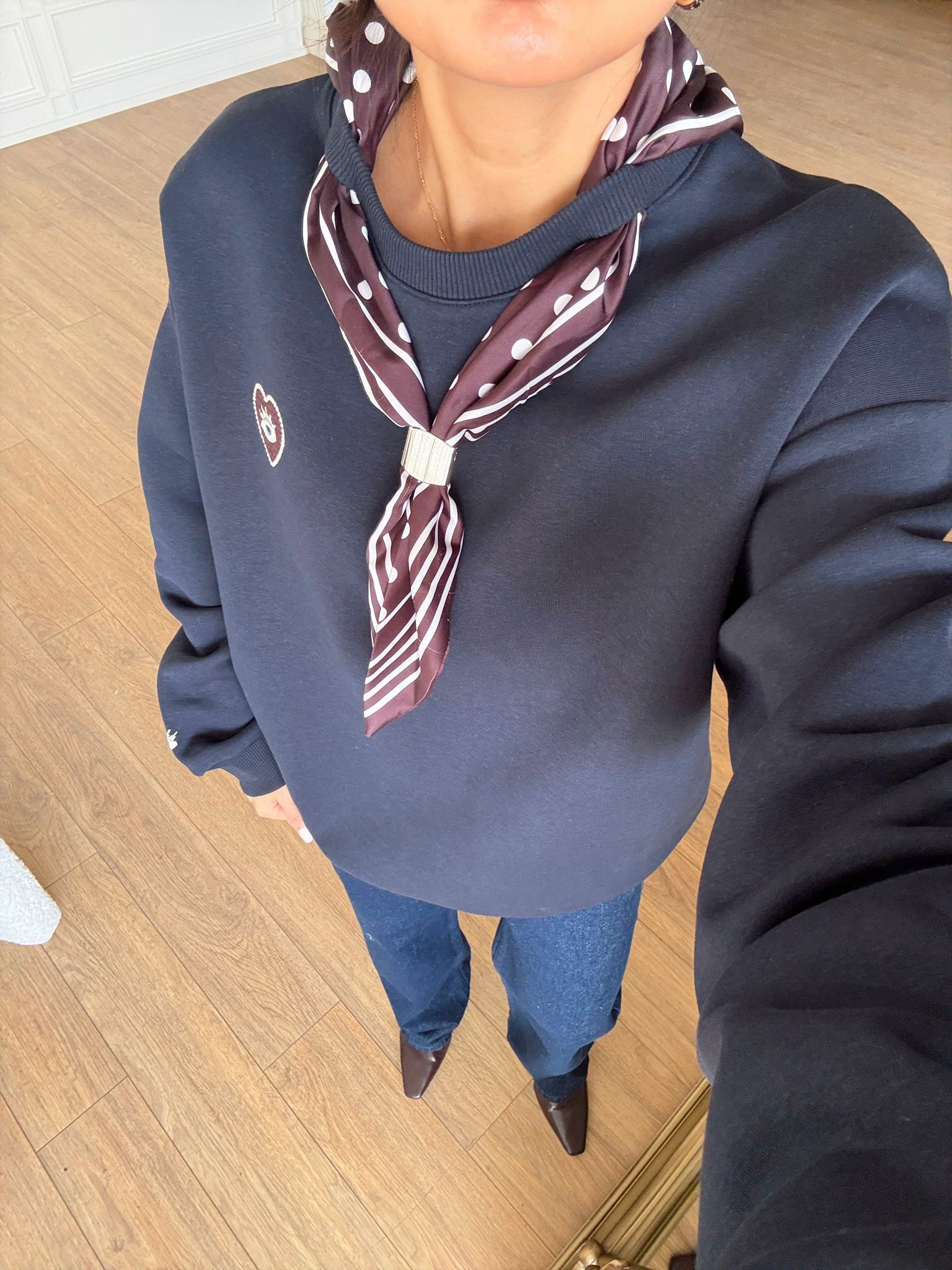 Ozawin Fularlı Nakış Detaylı Sweat