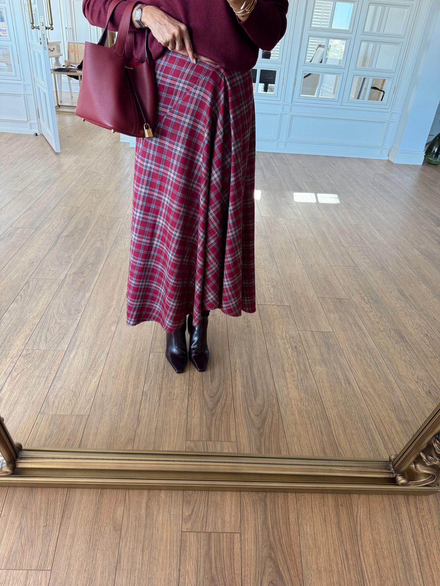 İnce Pile Detaylı Ekoseli Midi Boy Etek