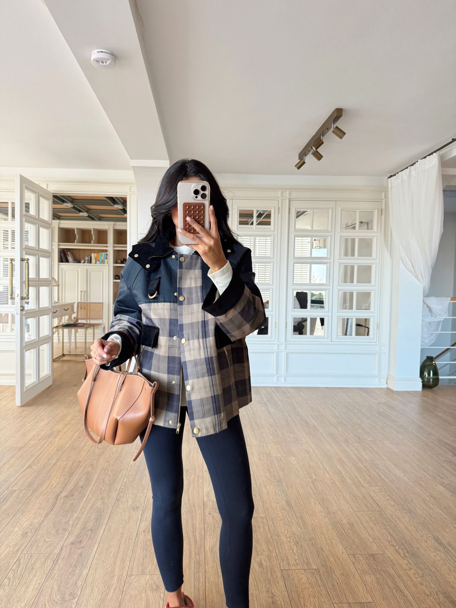 April Kadife Yaka Detaylı Ekoseli Mont