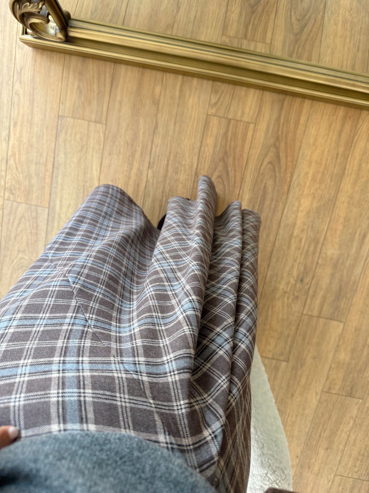 İnce Pile Detaylı Ekoseli Midi Boy Etek